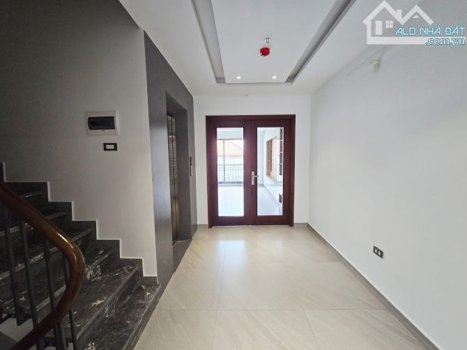 PHÂN LÔ VIP HOÀNG QUỐC VIỆT – 65M² – 7 TẦNG THANG MÁY – 2 THOÁNG -Ô TÔ TRÁNH – 31 TỶ