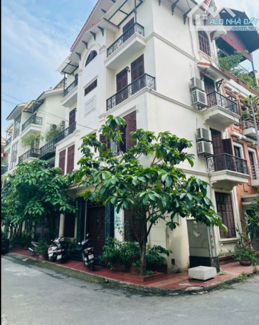 Bán nhà Liền Kề Bắc Linh Đàm lô góc, 75m2, xây 4 tầng ,thang máy,view vườn hoa.