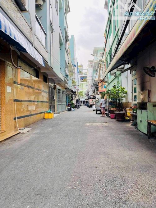 Nhà mặt tiền đường Quận 4, Diện tích rộng  67m2, 4 tầng, giá 15.5 tỷ
