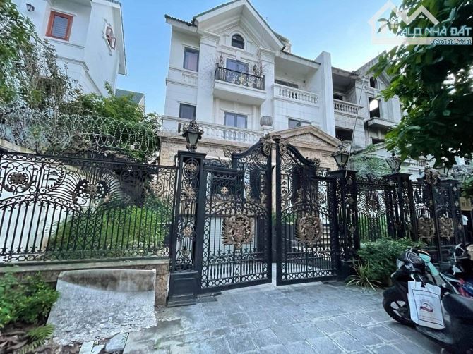 BÁN BIỆT THƯ KHU K CIPUTRA, TÂY HỒ, 330M2, 5TẦNG, SÂN VƯỜN, HỒ CÁ FULL NỘI THẤT Ở NGAY.