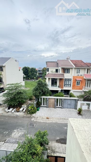 Bán biệt thự sân vườn Phước kiển 360m2 3 tầng 3PN 6WC giá 32.9 tỷ