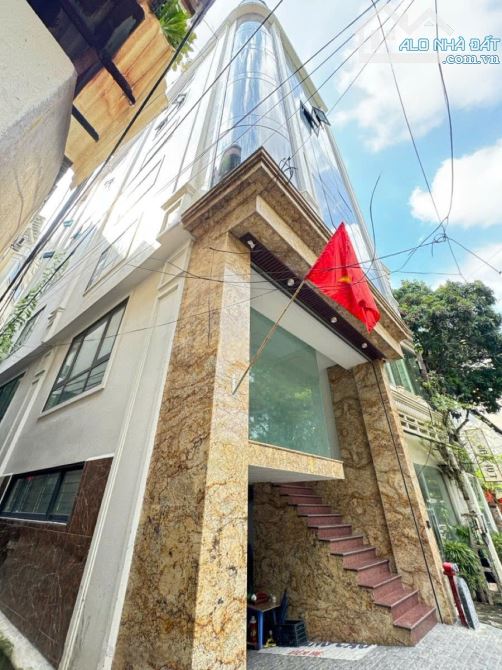 Tòa nhà văn phòng Hoàng Quốc Việt ngõ to như phố, ô tô tránh 135m2, 8 tầng, mt 7m, 70 tỷ
