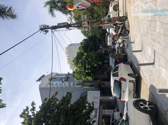 Bán nhà mặt phố phường Ba Đình, Thanh Hoá 190m2, đường thoáng, vỉa hè rộng, KD đỉnh