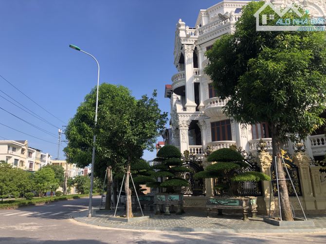 Bán nhà KĐT Đông Sơn - Thanh Hoá 195m2, 3 tầng 5 PN - Giá chỉ 12 tỷ