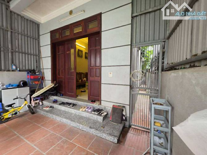 bán nhà 3 Tầng dân xây phố Hoa Động