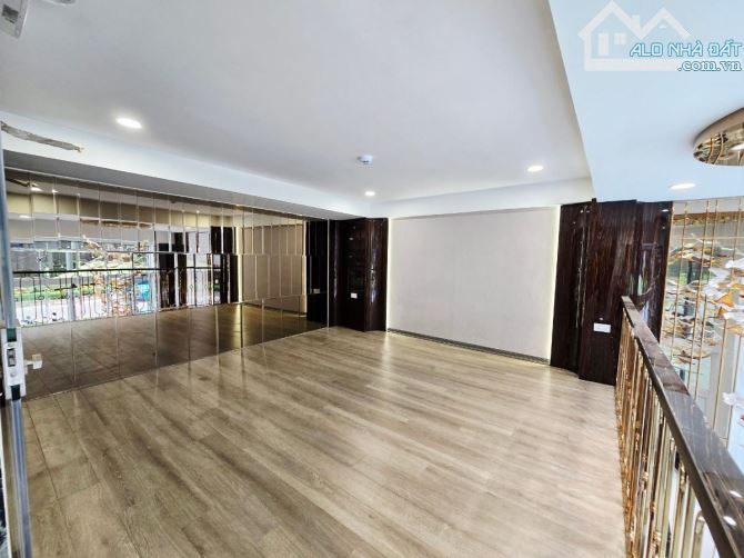 BÁN NHÀ MẶT PHỐ PHẠM VĂN ĐỒNG, BẮC TỪ LIÊM 32M2, 8 TẦNG,  21.9 TỶ.