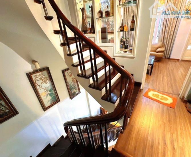 Bán Nhà phố Hoàng Cầu Đống Đa, 50m2, 5 tầng, ô tô tránh, kinh doanh, giá 17 tỷ