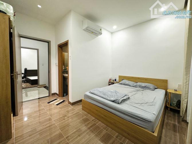 Bán gấp CĂN HỘ DỊCH VỤ - UNG VĂN KHIÊM -65m2 -5 tầng -9 PN - DT 45tr - A 4 -CHỈ 11 tỷ