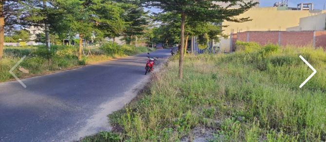 Lô đất mặt tiền Vũ Văn Cẩn . DT:100m, ngang 5m . Giá : 4tỷ650 thương lượng