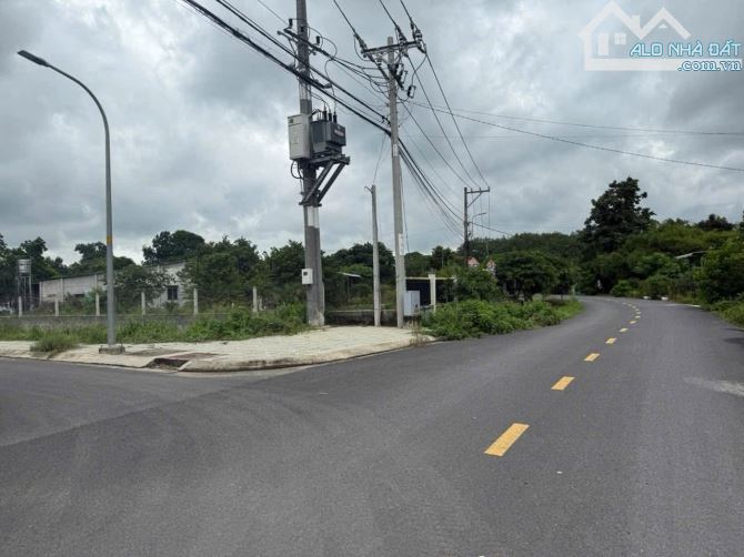 Bán đất thổ cư góc 2 mặt tiền đường Lý Thị Chừng xã Phú Hòa Đông Củ Chi TPHCM, DT: 6x17m.