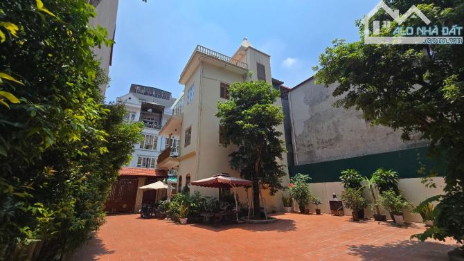 BÁN BIỆT THỰ LẠC LONG QUÂN, TÂY HỒ 748M2, 4 TẦNG, MT 18M, 412 TỶ.