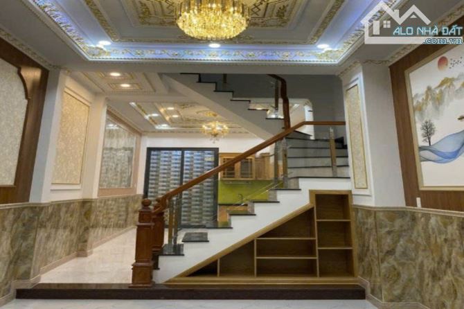 Bán nhà hẻm xe hơi, Thạnh Xuân 24, Quận 12, 63.1 m² (4m x 16m), 3 tầng - Giá 5.4 tỷ TL