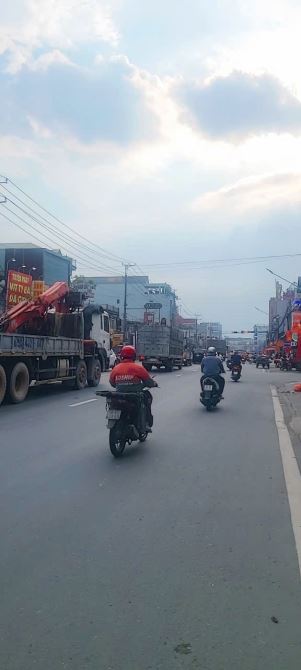 Bán Đất  Tặng  Nhà 1 trệt 1 lầu cũ lô góc 2 mặt tiền buôn bán Thuộc giáo xứ Lộ Đức