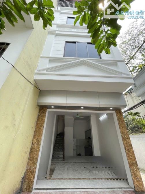 Bán nhà 4 tầng lô góc Nguyễn Văn Linh - Việt Hưng