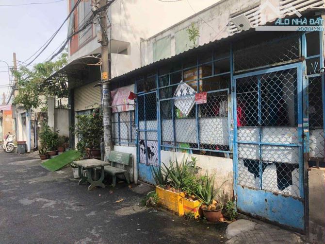 cần bán nhà cấp 4 đối diện công viên đang cho thuê ổn định