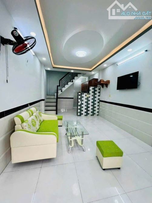 Nhà ngộp Trịnh Đình Trọng, Q.Tân Phú giảm sâu 300 triệu còn 2 tỷ 350 / 64m2, SHR