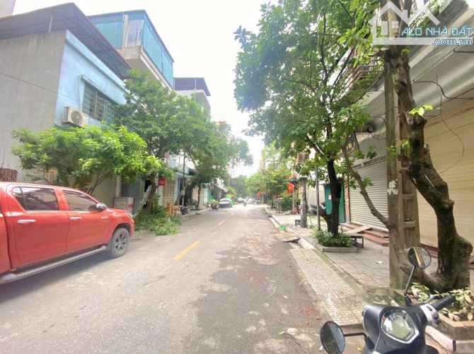 Nhà mặt phố Văn Phú, 40m2, vỉa hè, 3 ô tô tránh, kinh doanh, ở cực sướng