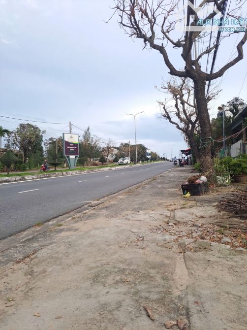 Cần tiền bán gấp 253m đất mặt tiền Lạc Long Quân - Hội An ngay bãi tắm An Bàng