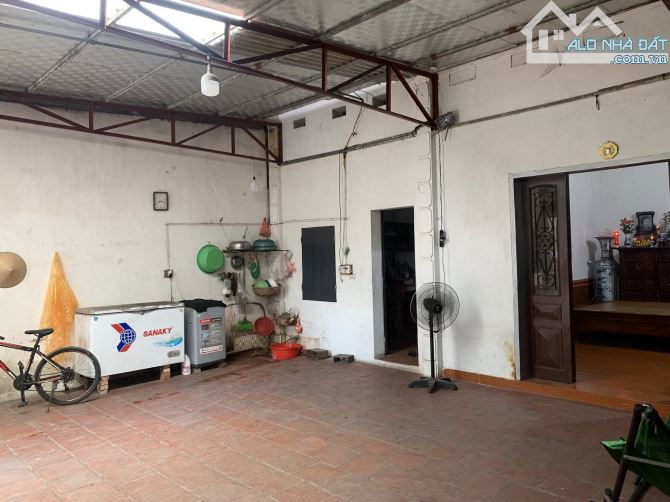 Bán nhà cấp 4 đường Bát Khối, LB, 158m, MT 10.5m, vỉa hè, ô tô tránh, KD, gần Hồ, 21.6 tỷ