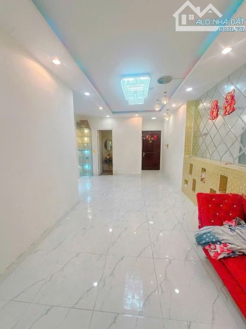 Chung cư 155 Nguyễn Chí Thanh ,P9 Q5. DT 7,4 x 8,2 2PN. Giá 3,48 tỷ TL.  căn hộ lầu 16