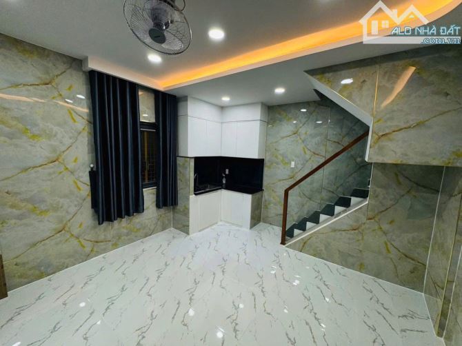 SÁT MT Q1 - 3 TỶ HƠN – HẺM 3M– NGANG 5M -3 TẦNG ĐÚC MỚI ĐẸP