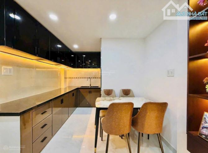Sang nhượng căn nhà địa chỉ phường 12 Hoàng Dư Khương (67,5m2) giá 2tỷ3 đường 6m
