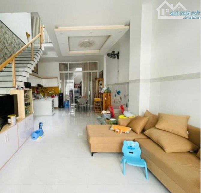 BÁN NHÀ 1 TRỆT 2 LẦU GẦN BIỂN BÃI SAU HOÀNG HOA THÁM VŨNG TÀU HẺM Ô TÔ  75m2 GIÁ 8t3