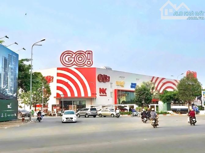 Nhà c4  gần siêu thị go bigc  142m giá tốt