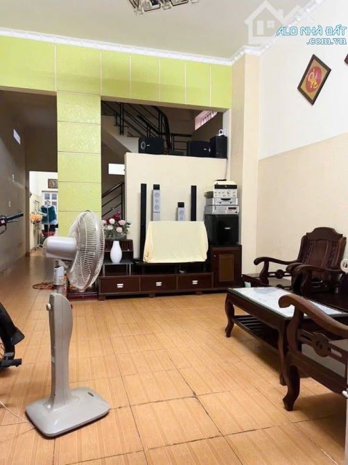 Bán căn nhà 1 lầu 1 tum hẻm 5m đường Trần Đồng, phường 3