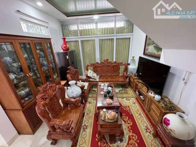 Bán Căn Nhà 2 Tầng , full Nội Thất gỗ , đường ô tô , Gần Đường 23/10 giá 3 tỷ 800 triệu