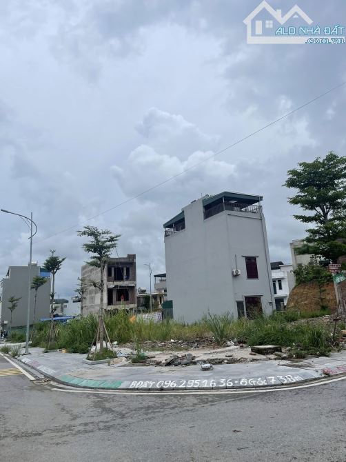 Bán Đất Ô Góc TĐC Khu 8 Cao Thắng,Hạ Long. DT :73.8m2,MT:5m !!!