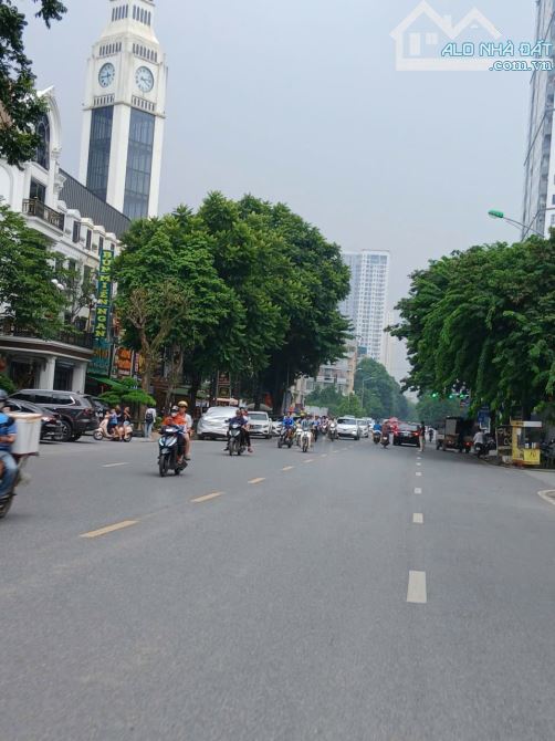 Rẻ 2 tỷ bán nhanh BT Văn Phú 240m kinh doanh ngay quận uỷ hơn 40 tỷ