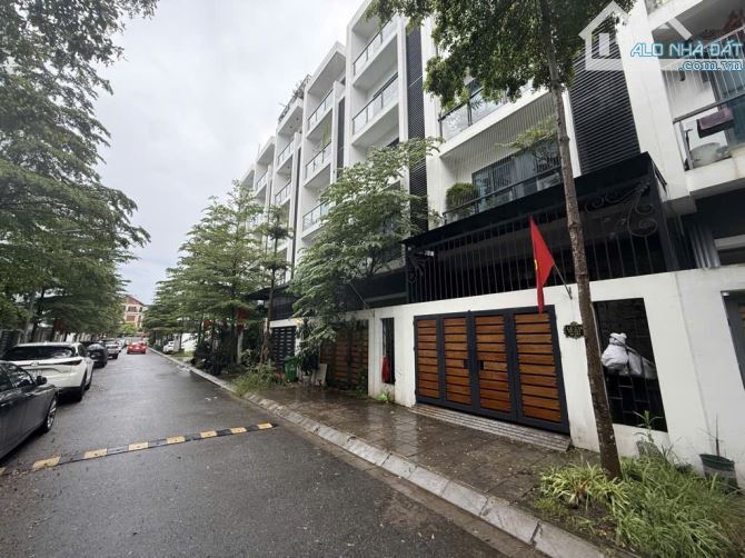 CẦN TRẢ NỢ NGÂN HÀNG 16 TỶ. BÁN GẤP – PHÂN LÔ HỒ TÙNG MẬU - HÀNG XÓM KĐT GOLK MARK CITY