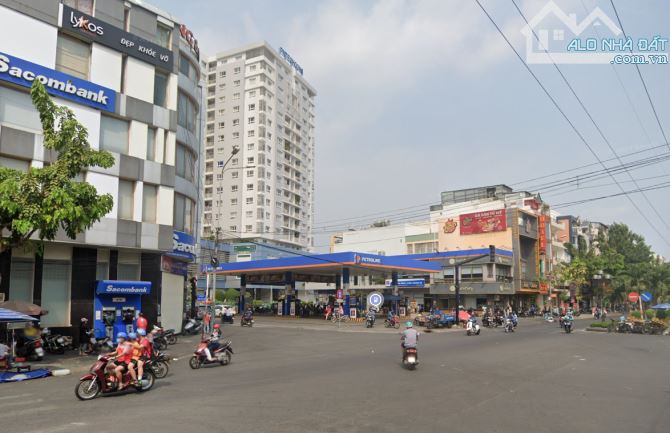 MT Phan Xích Long Vs Hoa Sứ. DT: 8x15m. Hầm + 4 tầng. Có HĐ: 160 Tr/th. Bán: 96 tỷ