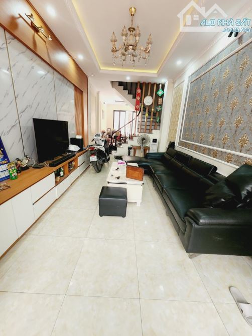 BÁN NHÀ PHỐ XUÂN THỦY, TRUNG TÂM CẦU GIẤY, MẶT NGÕ VỪA Ở VỪA KINH DOANH, GIÁ 8,5 TỶ