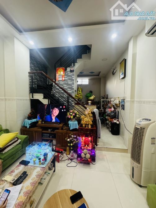Bán nhà 3 tầng, 42m2 (4x11), Ngay vòng xoay An Lạc, Aeon Tên Lửa, giảm sâu còn hơn 3 tỷ