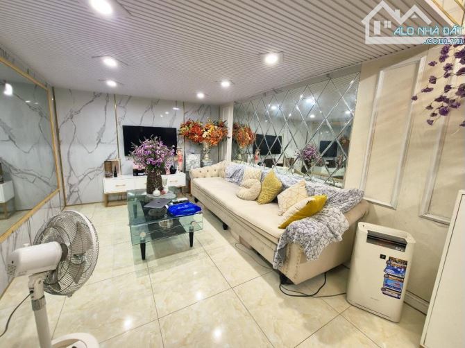 VĂN HƯƠNG- TÔN ĐỨC THẮNG-LÔ GÓC 2 THOÁNG-4 TẦNG-DT25M2-GIÁ CHỈ 5.7 TỶ