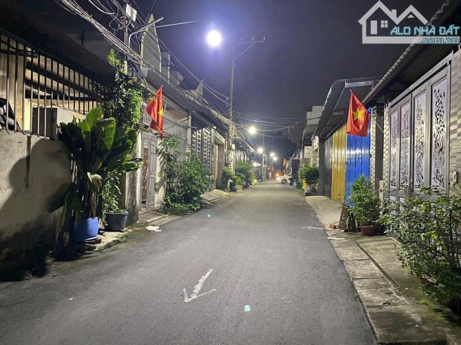 Bán nhà SR,TC, đường nhựa 5m thông, gần chợ nhỏ Tân hiệp chỉ 2,1 tỷ