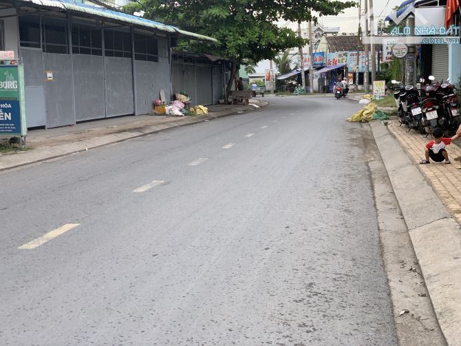 Bán biệt thự vườn mặt tiền Ấp Chánh 1, Hóc Môn – 654m2 giá chỉ 31 triệu/m2, sổ hồng riêng