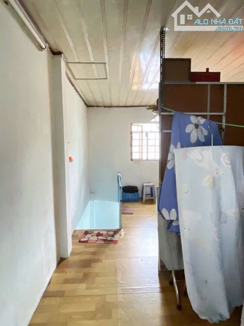 Nhà cũ 2 tầng, 43m2, SHR, không QH – Tôn đản – 3,33 tỉ