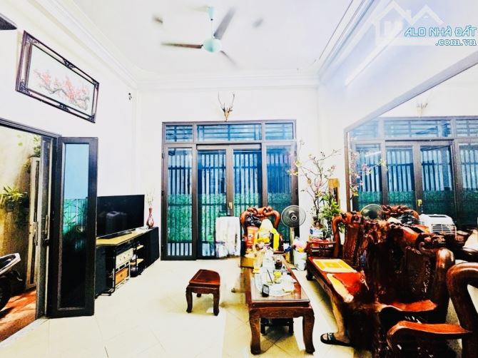 Nhà Trần Cung 5 tầng 70m, MT 6,2m, giá 12,5 tỷ , mặt ngõ thông, ô tô, full nội thất.