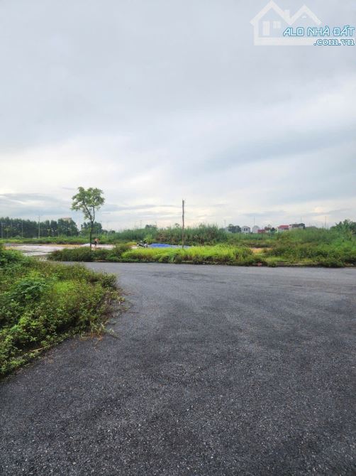 BÁN LÔ NHÌN VƯỜN HOA DỰ ÁN KHÚC XUYÊN, BẮC NINH SIÊU RẺ / DT 82,5M2 MT 5M GIÁ 3,3 TỶ