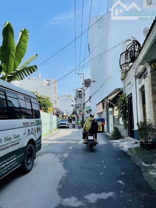 Dương Quảng Hàm - Hẻm 6M Thông 1Sẹc - 68M² - 5Tầng BTCT