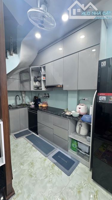 Bán nhà Sài Đồng 38m2 nhà mới vị trí đẹp đủ nội thất ở ngay 7.x tỷ
