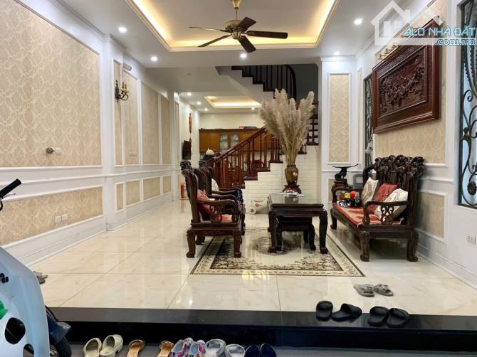 Nhà đẹp 4 tầng phố Gia Thượng - Full options xung quanh nhà