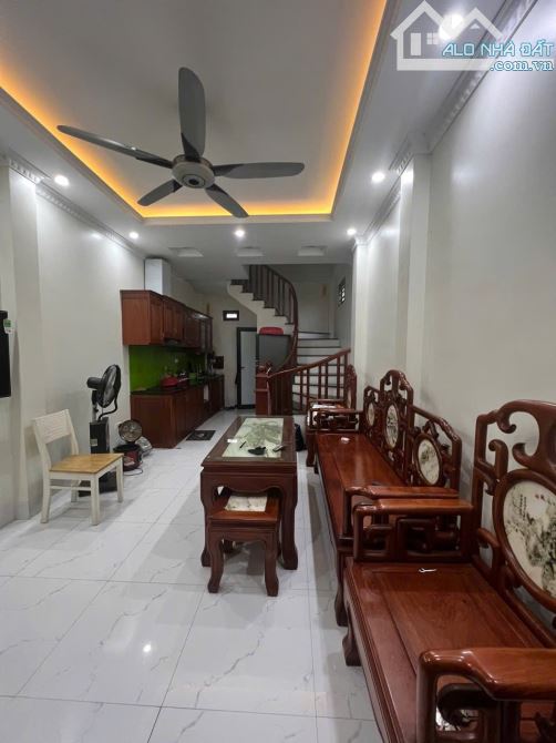 CHO THUÊ NHÀ NGUYÊN CĂN TẠI NGỌC TRÌ - THẠCH BÀN - Ô TÔ ĐỖ GẦN - 3PN - NỘI THẤT CƠ BẢN