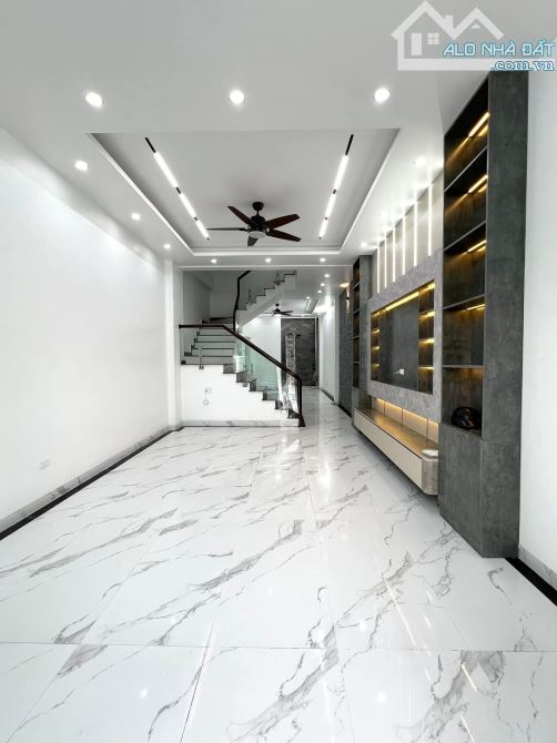 BÁN NHÀ SIÊU ĐẸP 4.75 TỶ 3 TẦNG 64M2 MẶT ĐƯỜNG ĐÔ THỊ BÃI VIÊN