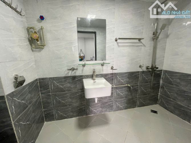 Cho Thuê CCMN 110 Quan Nhân Thanh Xuân 25m2 Studio Ban Công Cửa Sổ Thang Máy Gần Chợ
