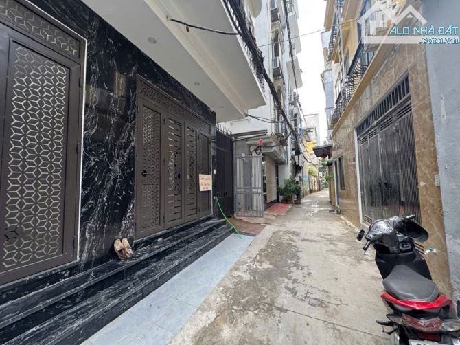 BÁN NHÀ CỔ NHUẾ 33M2, 6T, CÓ THANG MÁY,  SỔ ĐỎ, DÒNG TIỀN 20TR/THÁNG, VỪA Ở VỪA CHO THUÊ
