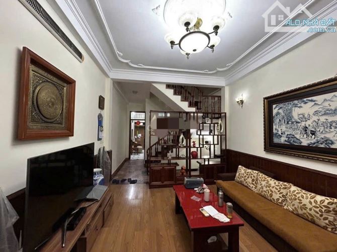 Cho thuê nhà ngõ 191 Minh Khai, Hai Bà Trưng, 55m2*5 tầng gara 18 triệu
